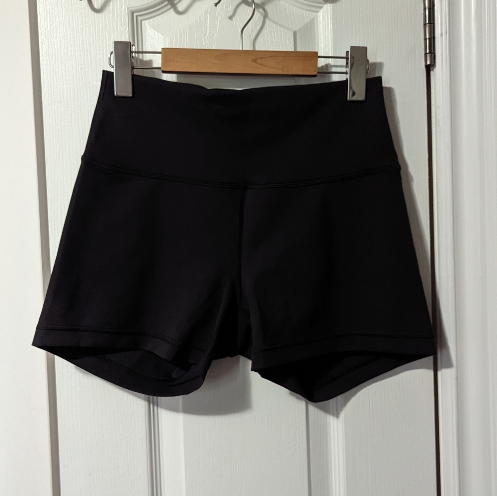 Lululemon Wunder Train Shorts Contour Fit 4"